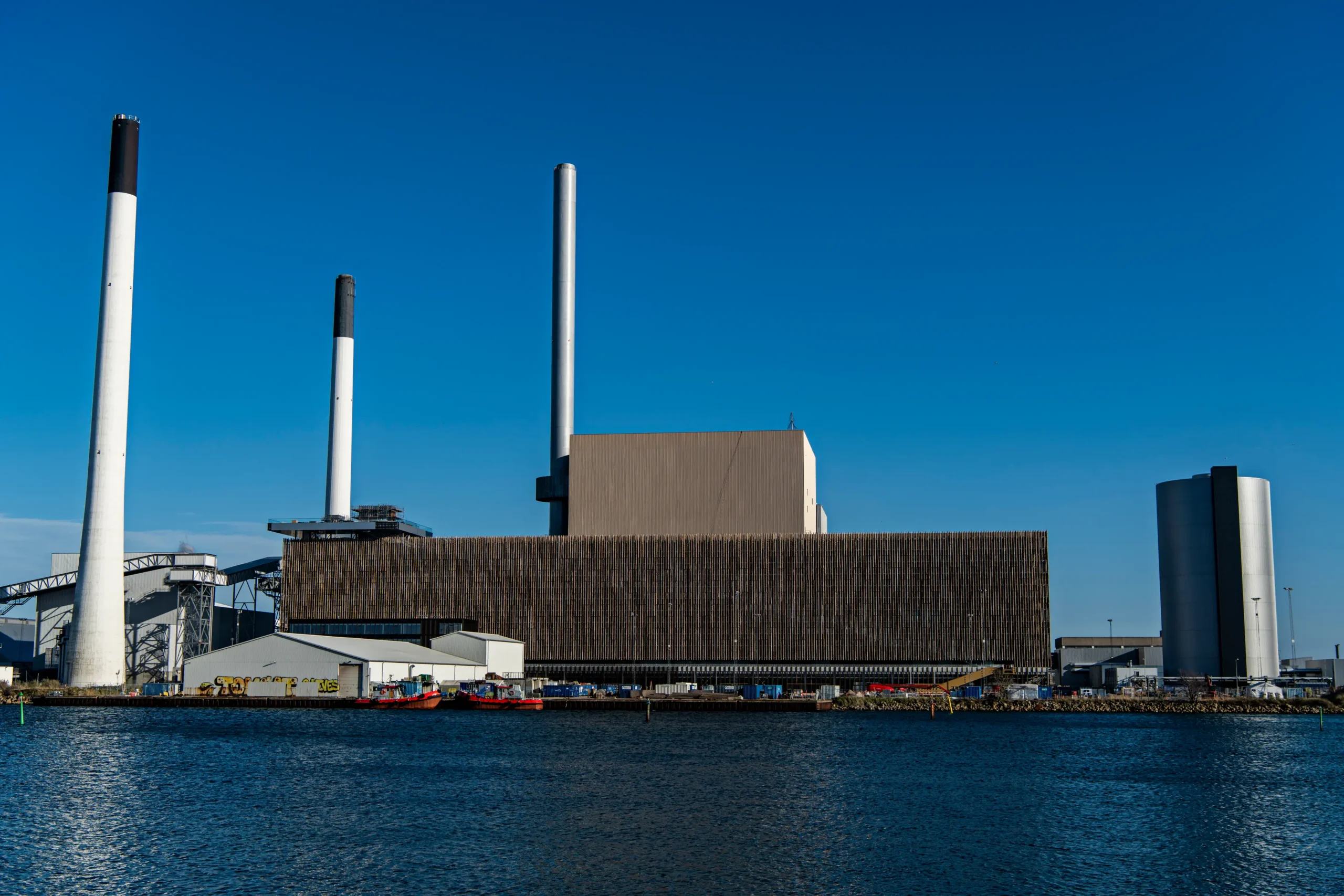 「米EliminiとデンマークHOFORがコペンハーゲンでバイオエネルギー由来のCO2回収・貯留(BECCS)施設を共同開発」のアイキャッチ画像