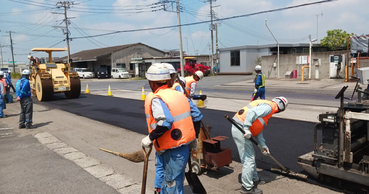 「国内一般道で初の実証施工　出光興産と日本道路　「カルカーボ®」でCO2を道路に固定化」のアイキャッチ画像