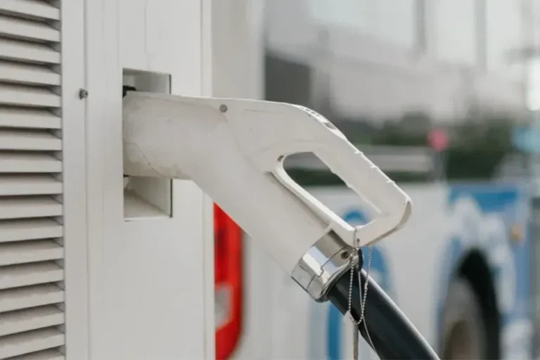 日立ZeroCarbon、EVフリート管理を一元化するプラットフォームを発表