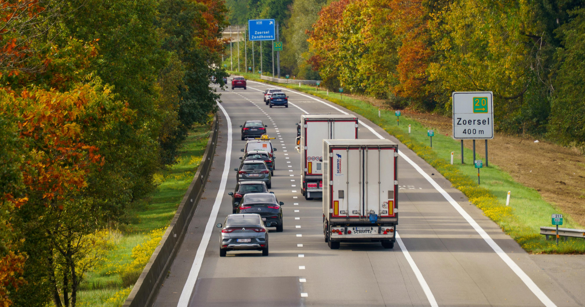 「欧州委、国境炭素税 EU CBAMの対象拡大案を延期か　「2035年エンジン車禁止」見直しも発表先送り」のアイキャッチ画像