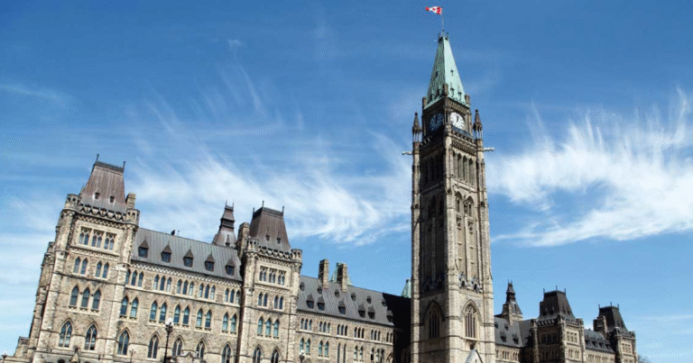 産業用炭素価格付けの基準を2026年に強化へ　カナダ政府が「気候競争力戦略」の意見公募を開始