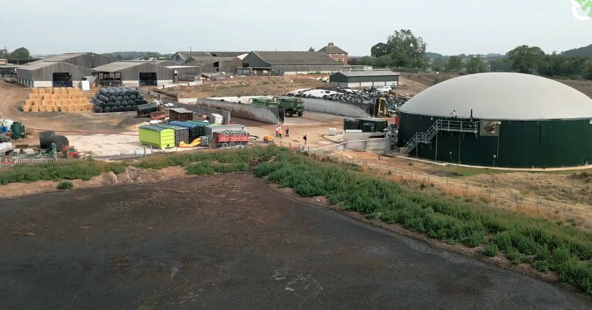 「バイオ炭とガス発酵を統合　英OnnuとリReGenEarthが「完全循環型」CO2除去ハブを建設へ」のアイキャッチ画像