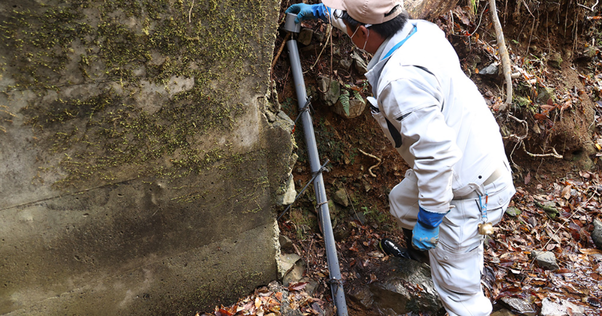 「J-クレジットに「水の価値」を上乗せ　佐川急便とサントリーがAIと衛星活用の森林実証を開始」のアイキャッチ画像