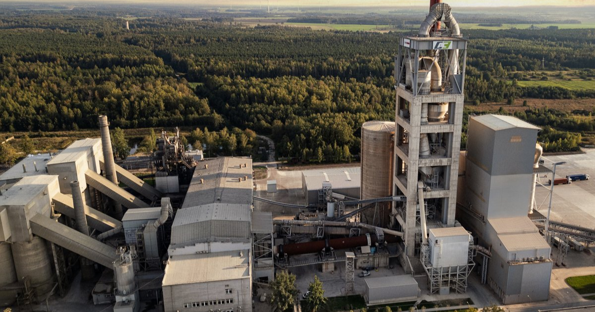 「リトアニア唯一のセメント大手が1,100億円超を投資　バルト海圏初カーボンクレジット創出を見据えたCCS実装へ」のアイキャッチ画像