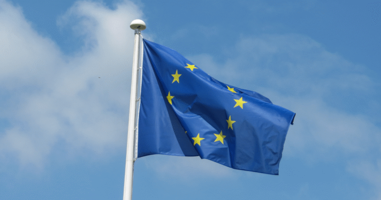 EU-ETS・UK-ETS で投機筋が両建て再構築、ETS 改革の不透明感が方向感を消す