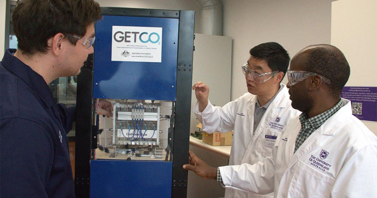 回収CO2を工業薬品に転換、クイーンズランド大学が電気化学装置を開発